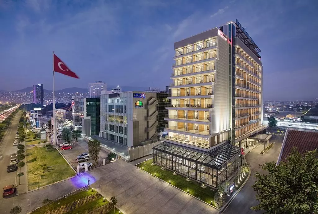 hotel hilton garden inn izmir_shabavizparvaz_02.jpg